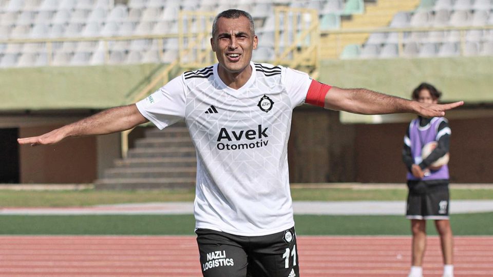 Altaylı Murat Uluç 42 yaşında gollerine devam ediyor