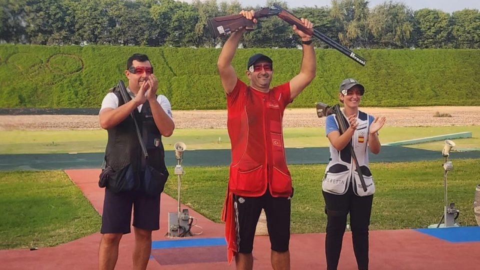 Atıcılıkta milli sporcu Oğuzhan Tüzün altın madalya kazandı