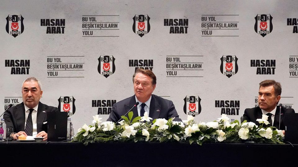 Beşiktaş’ta başkan adayı Hasan Arat, Samet Aybaba ile Feyyaz Uçar’ı basına tanıttı