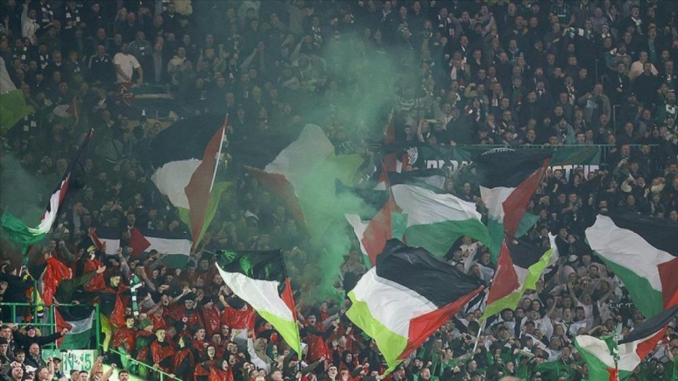 İspanya’da stadyumlarda Filistin’e destek gösterileri sürüyor