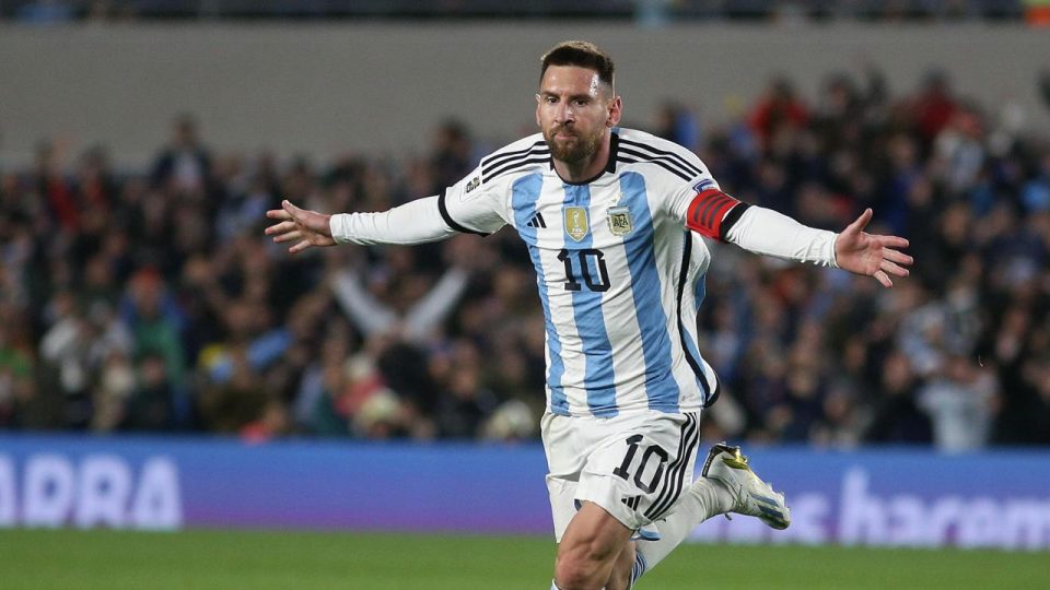 Messi’nin 2022 Dünya Kupası’nda giydiği formalar müzayedeye çıkacak