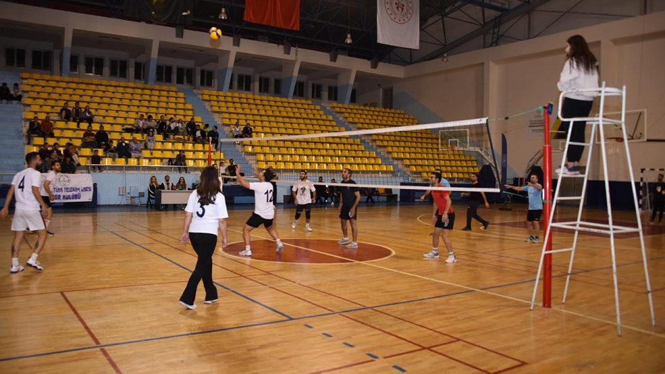Şanlıurfa’da Cumhuriyet’in 100. yılı anısına voleybol turnuvası düzenlendi