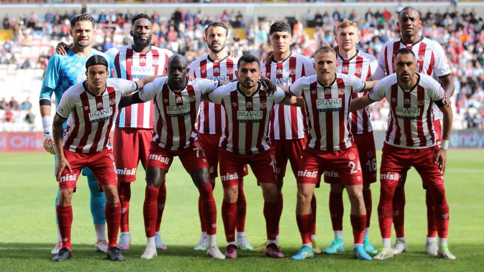 Sivasspor’dan 5 futbolcu ülkelerinin milli takımlarına davet edildi