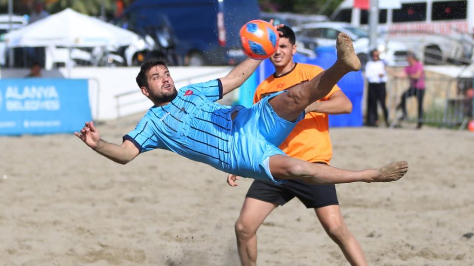 TFF Plaj Futbolu Ligi Süper Finalleri Alanya’da başladı