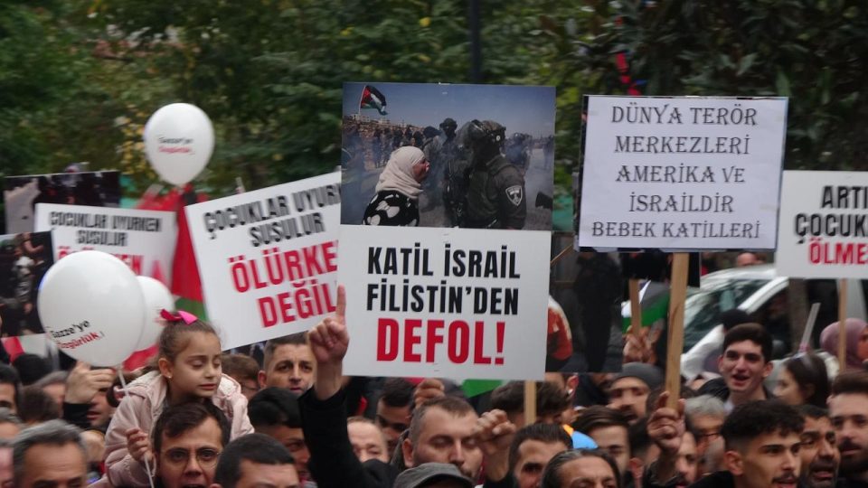 Trabzonsporlu taraftarlardan Filistin’e destek yürüyüşü